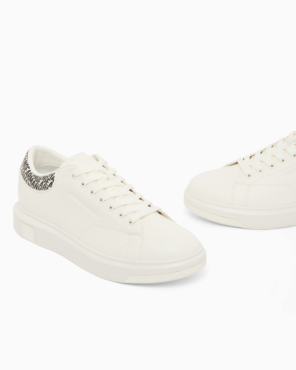 Zapatillas de caña baja con cordones y suela de goma