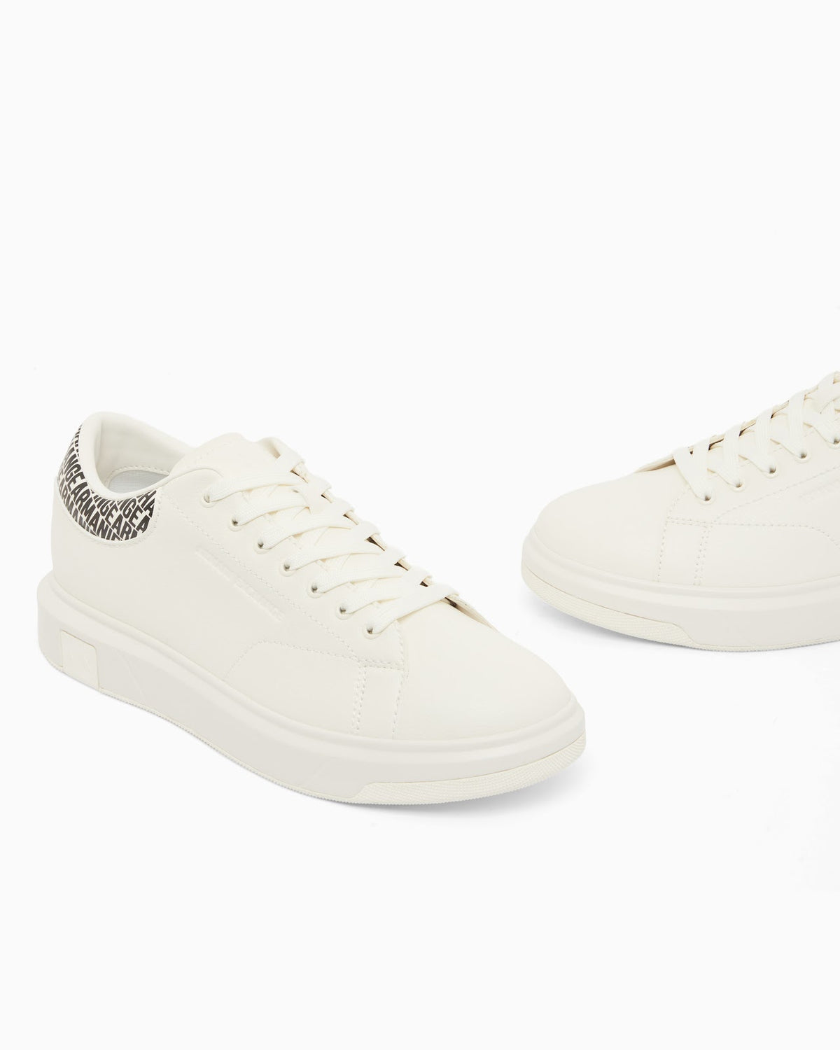 Zapatillas de caña baja con cordones y suela de goma