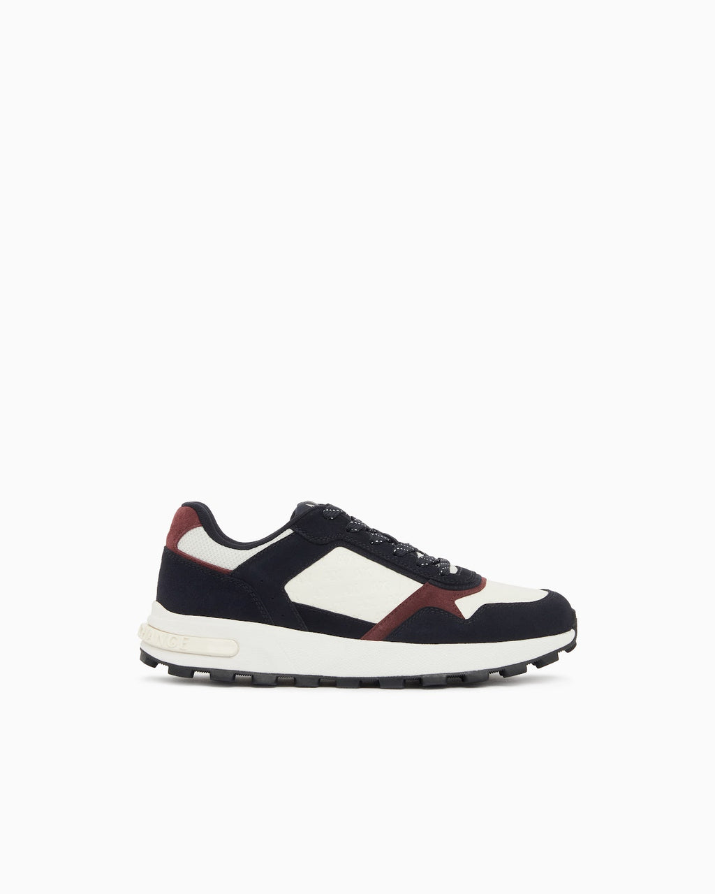Zapatillas de ante y malla con logotipo y suela de goma
