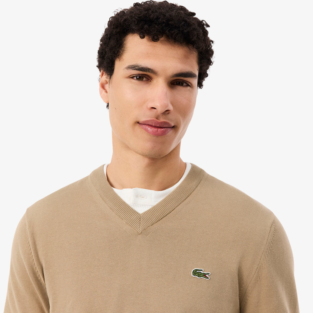 Jersey de cuello de pico de algodón castaño