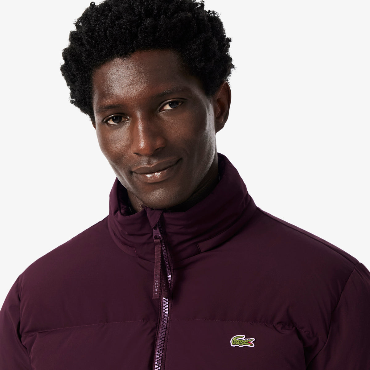 Chaqueta acolchada con capucha hidrófuga